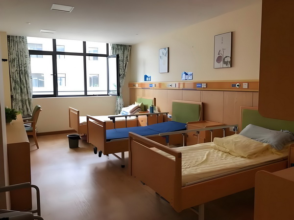 活佛王兴夫“点化”140位女信徒，全程不穿衣服，场面失控